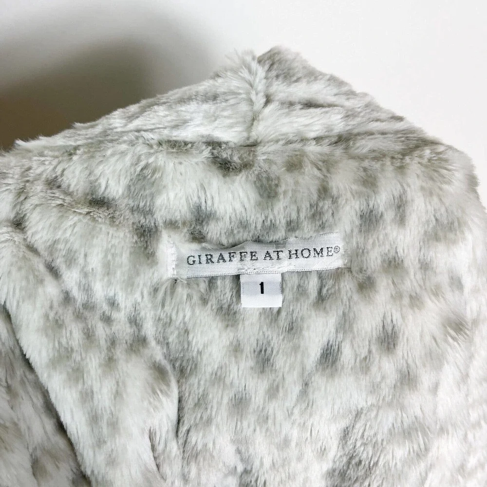 Giraffe At Home NWT Women's Luxe Satin Snow Leopard Faux Fur Robe M - Picture 6 of 7